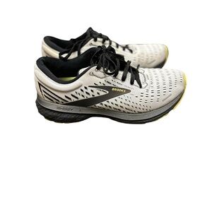 Women’s Grey Brooks Ghost 13 Shoes